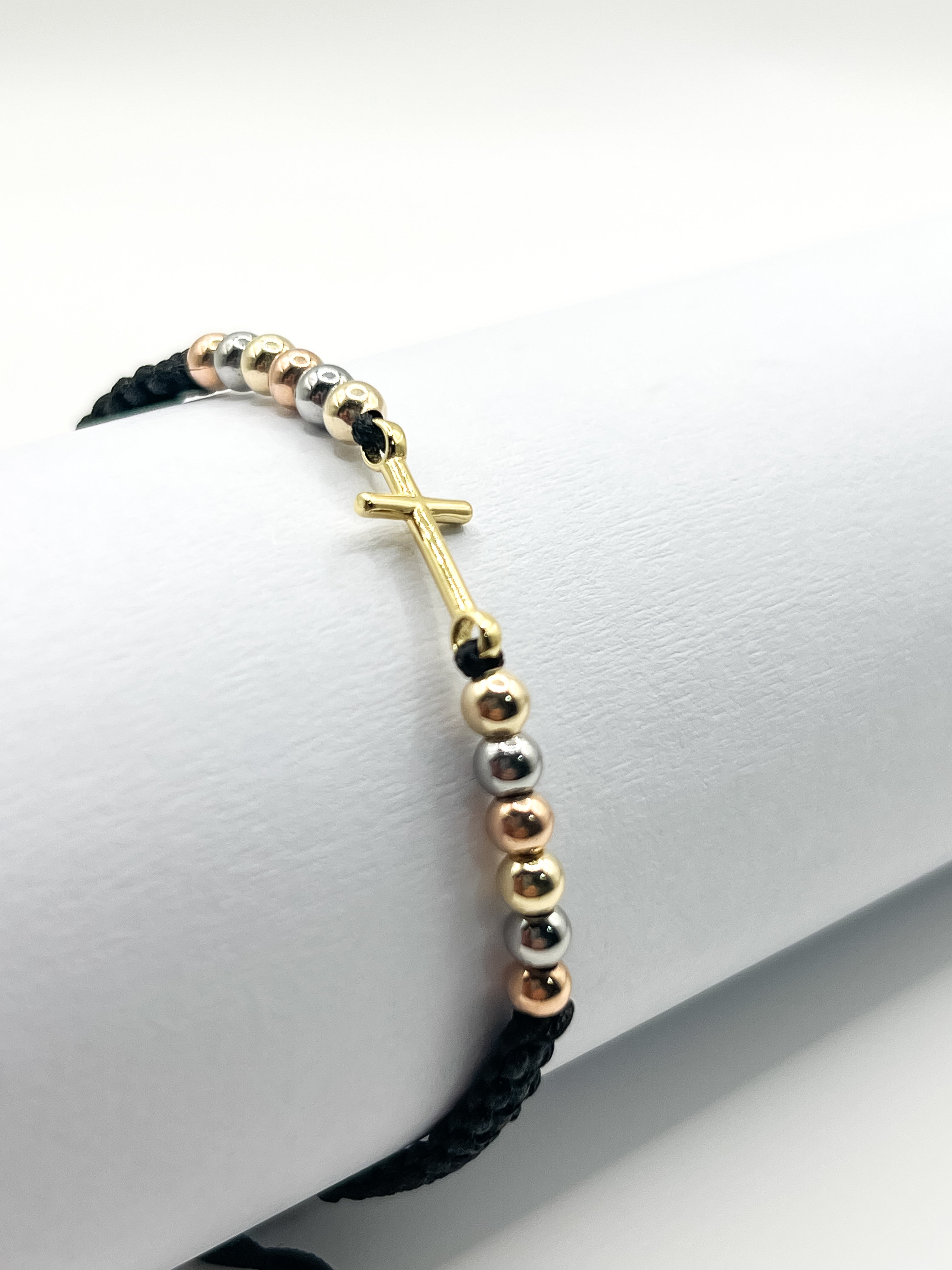 Pulsera Tejida Cruz Tres Oros Negra con Balines 3mm