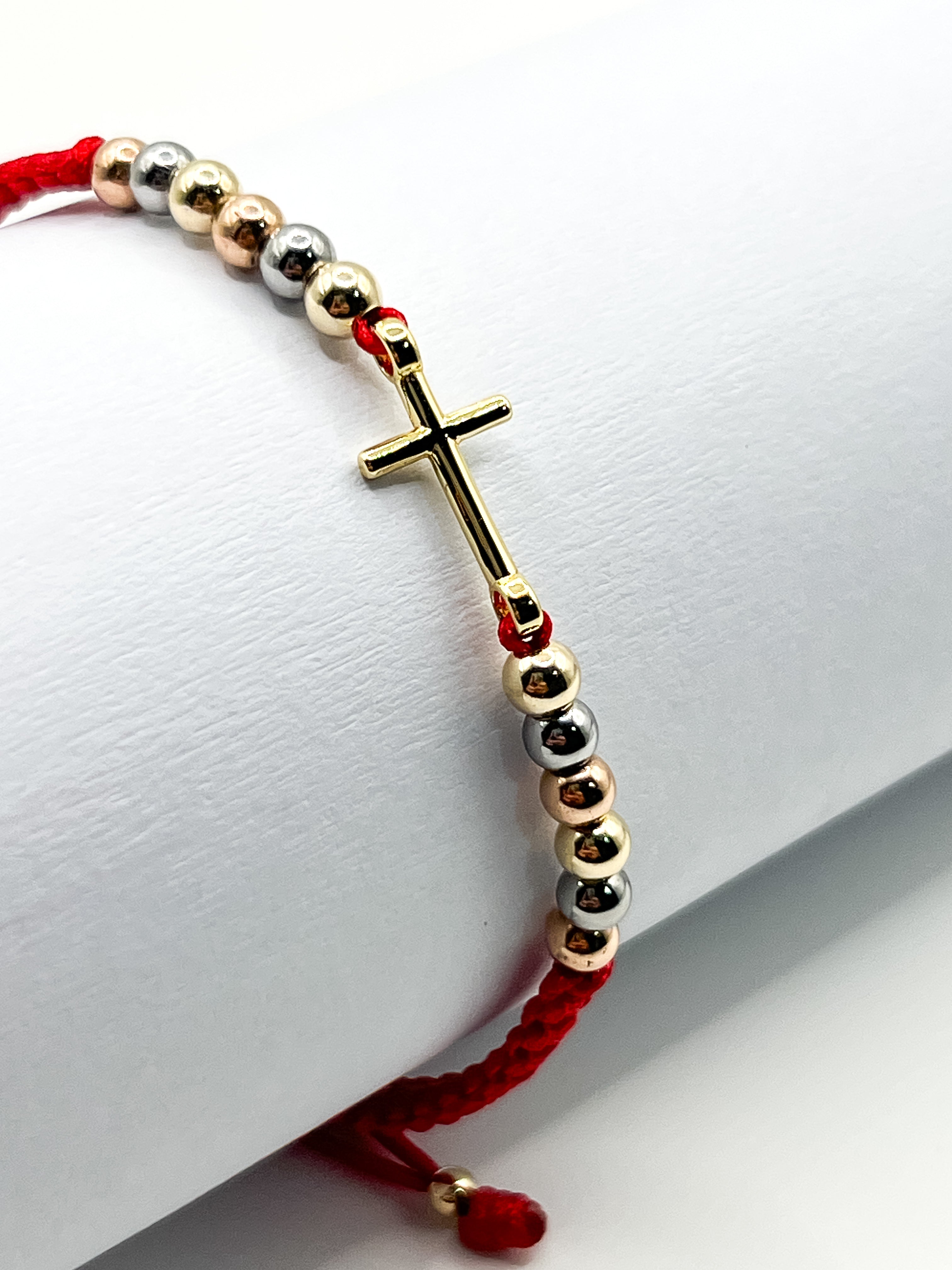 Pulsera Tejida Cruz Tres Oros Roja con Balines 3mm